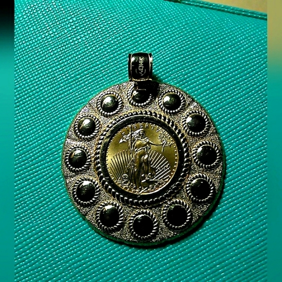 BNWT 14 KT. GOLD PENDANT 8.1 GR. & 22 KT. COIN IN CENTER UNIQUE LARGE GORGEOUS. - Picture 5 of 5